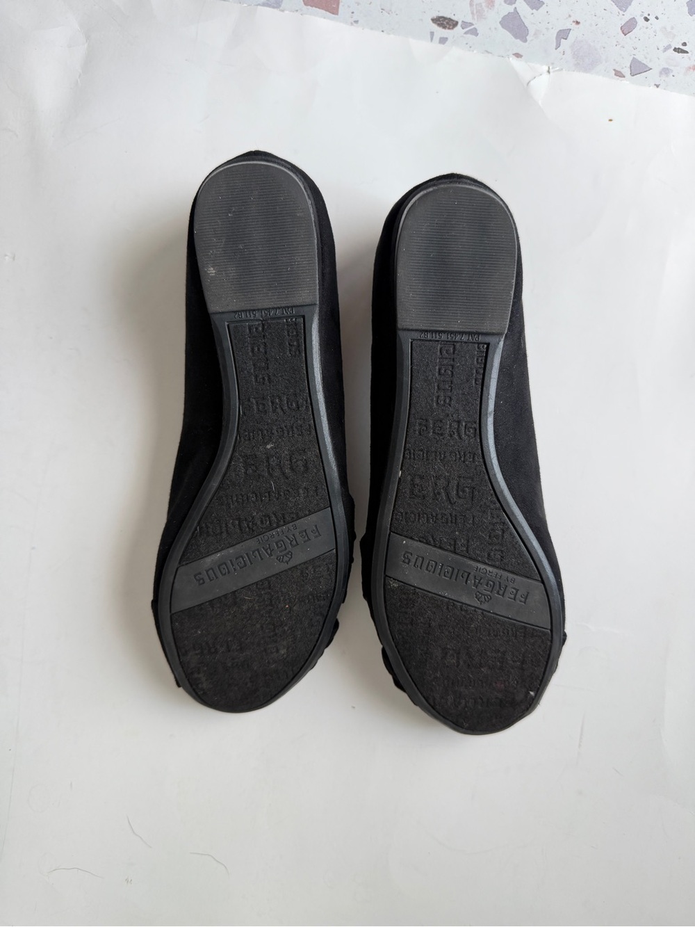 Fergalicious by Fergie Black Suede Slip On Flats Shoes Bow Detail Minimalist 7.5
